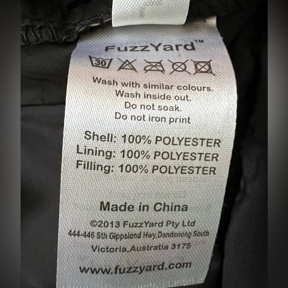 Fuzz Yard Jacket. Hooded with snap and Quilted. - Picture 7 of 7